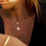 Ein besonders schönes goldenes Herz als Schmuckstück mit maritimer SEPIAH Struktur direkt aus dem Meer. Für Dich selbst oder jemanden, den Du liebst. Love is around!