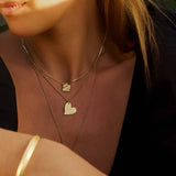 Ein besonders schönes goldenes Herz als Schmuckstück mit maritimer SEPIAH Struktur direkt aus dem Meer. Für Dich selbst oder jemanden, den Du liebst. Love is around!