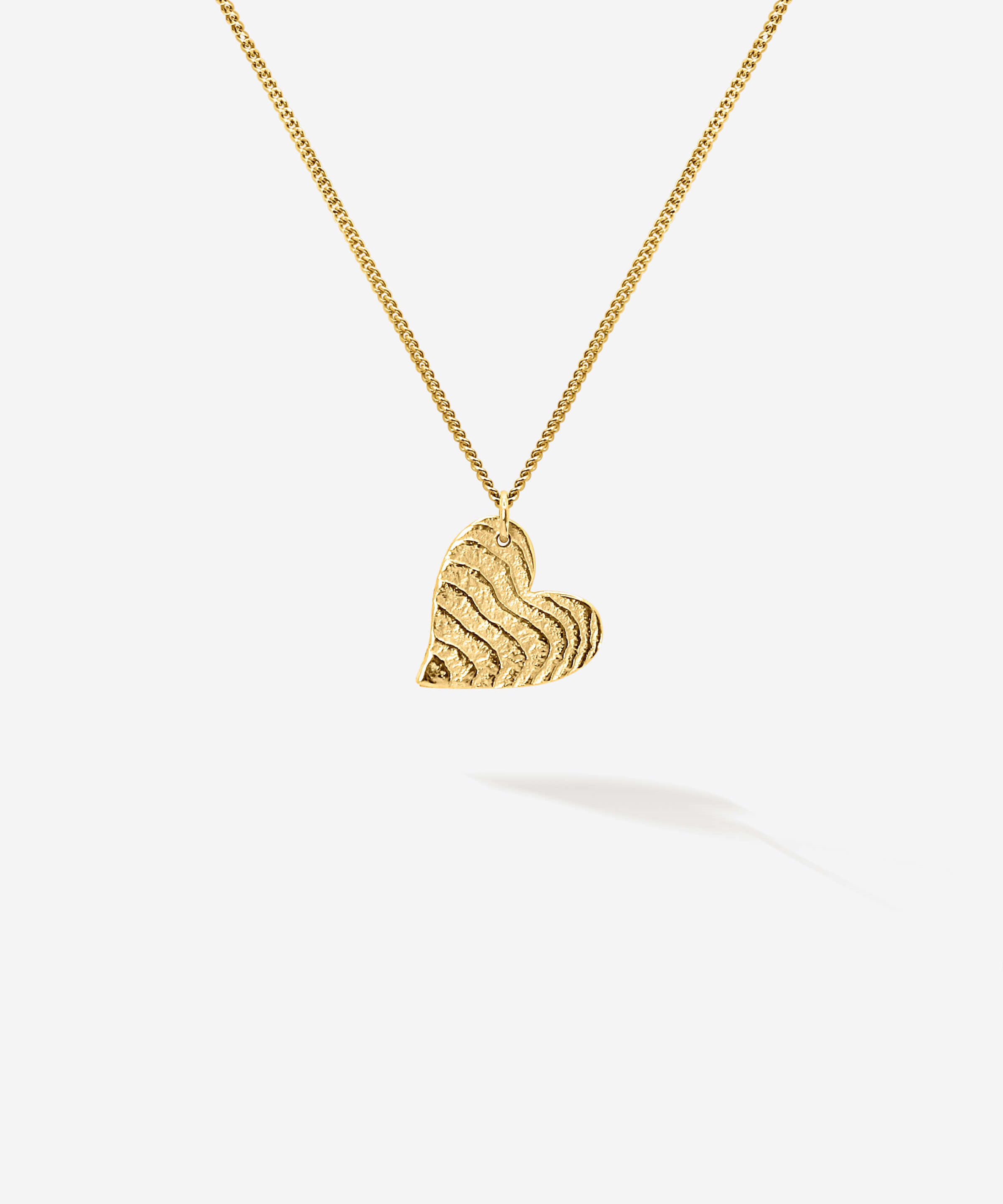 Ein besonders schönes Herz als Schmuckstück mit maritimer SEPIAH Struktur direkt aus dem Meer. Für Dich selbst oder jemanden, den Du liebst. Love is around!