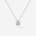 Das maritime Amoudia Necklace in Sterling Silber ist wie ein Ausschnitt des Meeresbodens, oder der einer kleinen Dünenlandschaft. 