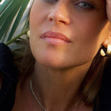 Das maritime Amoudia Necklace in Gold Vermeil ist wie ein Ausschnitt des Meeresbodens, oder der einer kleinen Dünenlandschaft. 