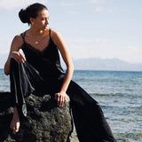Die Weiblichkeit des goldenen Concha Necklace strahlt maximale Verbundenheit mit dem Meer und zugleich puren Luxus aus. Typisch maritimer Look von SEPIAH JEWELRY