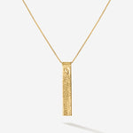 Das rechteckige Kakejiku 掛物 Necklace weckt auf jedenfall Zen Stimmung. Die maritimen Muster sind dabei direkt aus dem Meer entsprungen