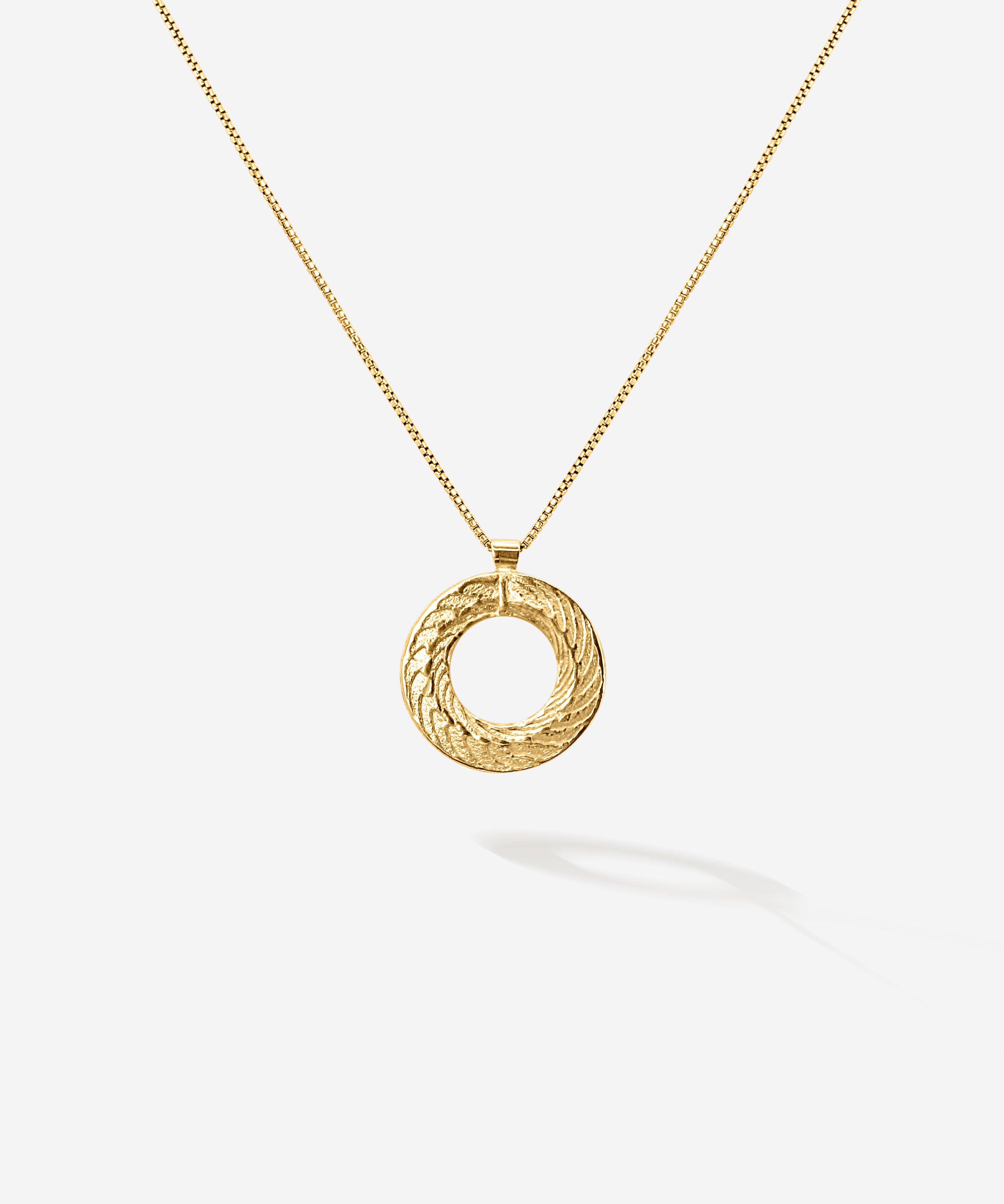 Exklusiver Schmuck aus dem Meer Kranz Anhänger aus Gold Rückseite
