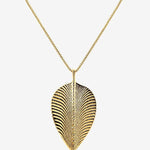 Der Anhänger Menta Leaf in Gold Vermeil oder Sterling Silber. Die maritime Struktur reflektiert besonders intensiv die Sonne