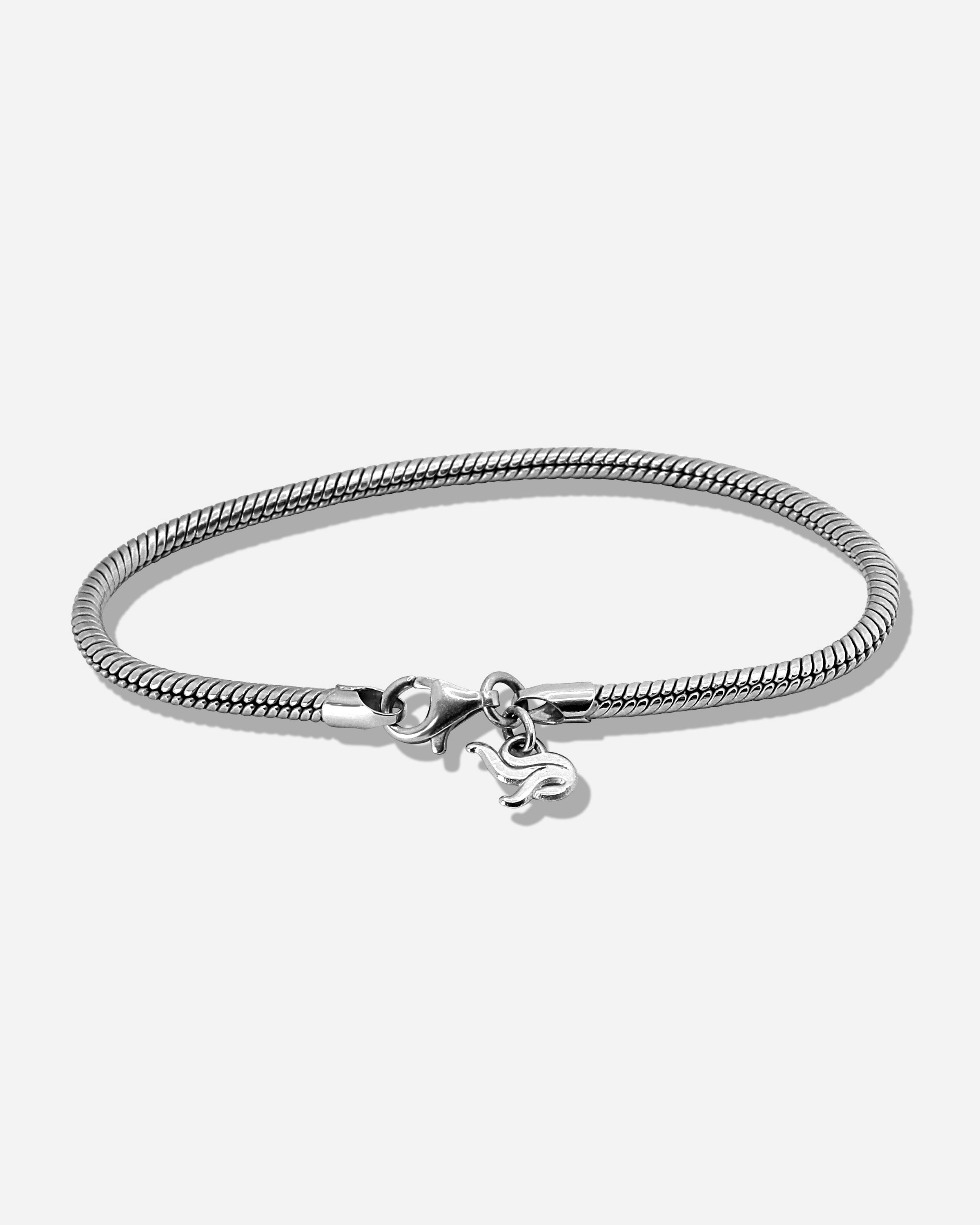 SEPIAH Schmuck in Silber steht für den Ozean, für die Strukturen des Lebens. Dieses kleine Armband wird dich für immer mit dem Meer verbinden