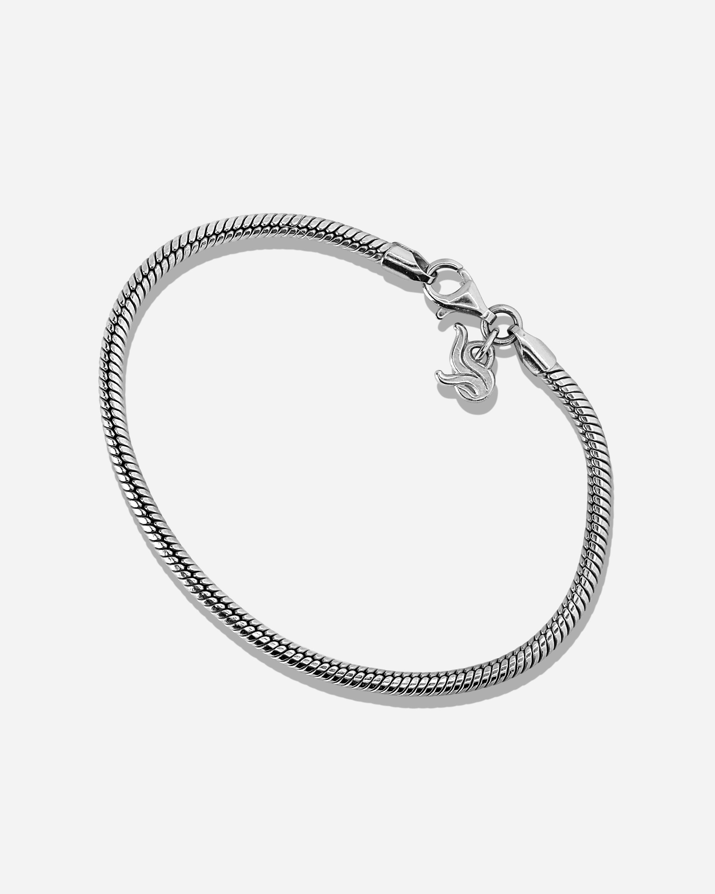 SEPIAH Schmuck steht für den Ozean, für Strukturen des Lebens. Dieses silberne Armband wird dich für immer mit dem Meer verbinden