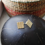 Square Studs, quadratische Ohrringe mit maritimer Sepiah Struktur in wasserfestem Gold Vermeil