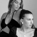 Eleganter Schmuck aus dem Meer. Die dezenten Dreiecke mit feinster Meeresstruktur passen immer. Simpel und doch so besonders