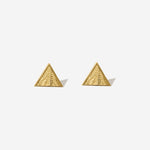 Eleganter Schmuck aus dem Meer. Die dezenten Dreiecke in Gold mit feinster Meeresstruktur passen immer. Simpel und doch so besonders