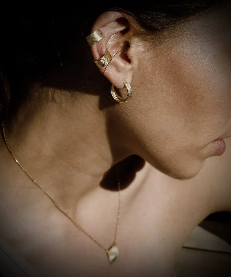 Earcuff Gold Struktur Sepiah Jewelry